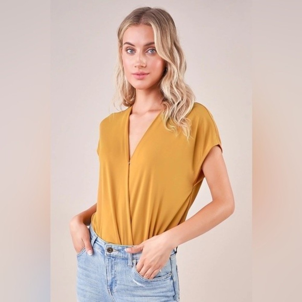 Sugarlips Rebel Yell Short Sleeve Surplice Bodysuit Blouse size large NWT